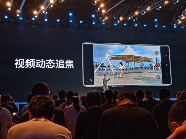 探索就在身边realme真我gt大师系列空中发布会